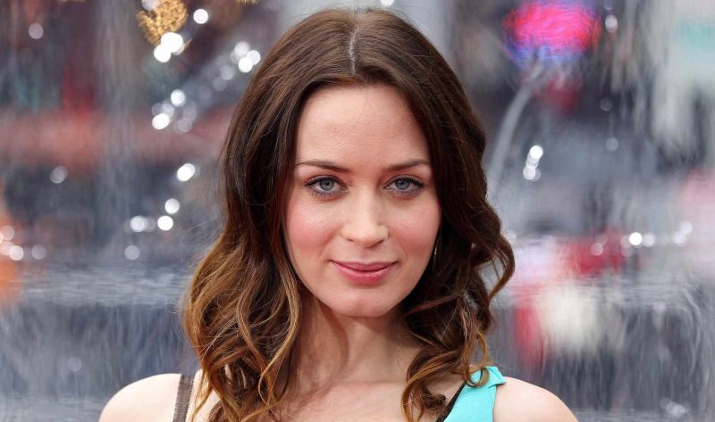 Emily Blunt plastic surgery 21