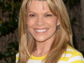Vanna White after botox injections