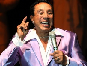 Smokey Robinson after botox injections