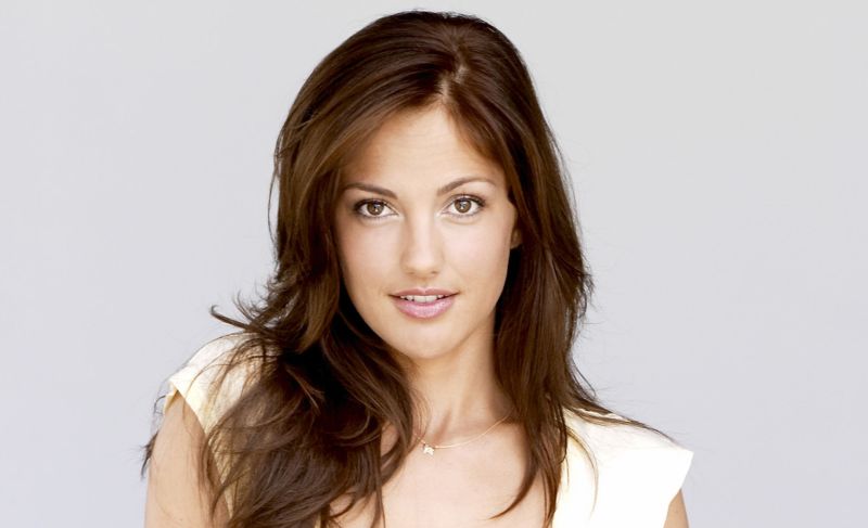 Minka Kelly – Why use plastic surgery at such young age?