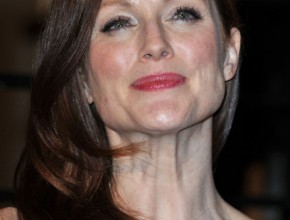 Julianne Moore - No to plastic surgery