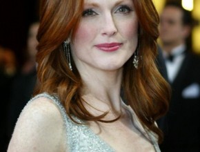 Julianne Moore - No to plastic surgery