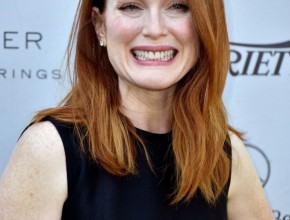 Julianne Moore - No to plastic surgery