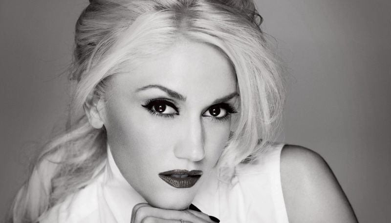 Gwen Stefani plastic surgery enhancements
