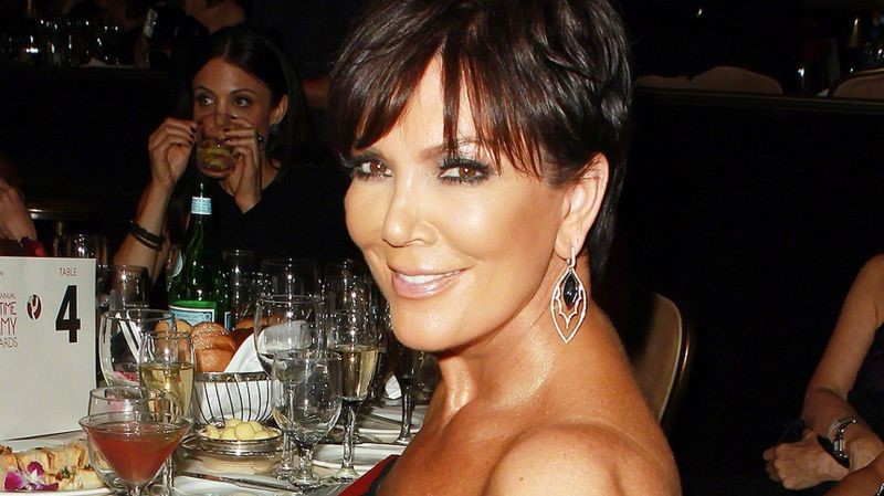 Kris Jenner perfect plastic surgery for 59 years old mother!