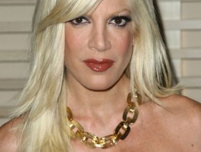 Tori Spelling after nose and breasts plastic surgery 02