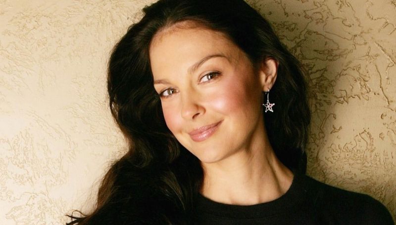 Ashley Judd Plastic Surgery or sinus infection?