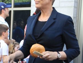 Jamie Lee Curtis plastic surgery (18)