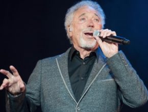 Tom Jones plastic surgery (27)