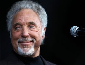 Tom Jones plastic surgery (41)