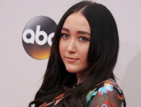 Noah Cyrus plastic surgery (20)