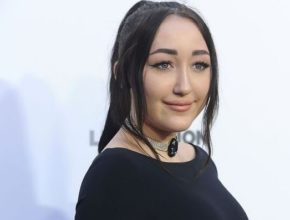 Noah Cyrus plastic surgery (33)